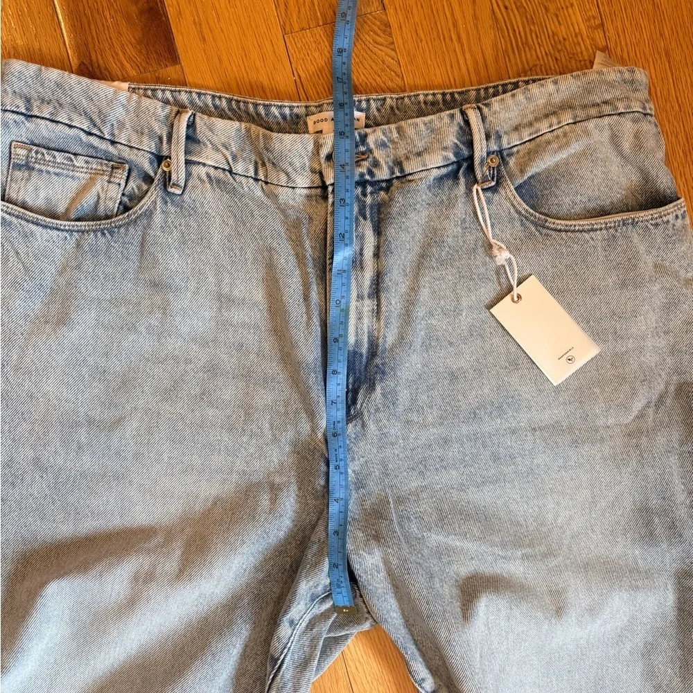 NWT Good American Beachy Distressed hi-Rise Curvy Jeans
